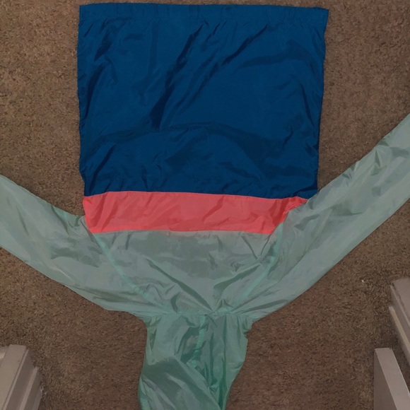 Bright windbreaker ! - Picture 4 of 5